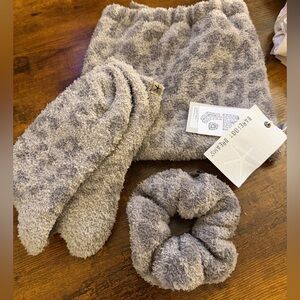 NWT Barefoot Dreams Leopard Print Scrunchie & Socks Set